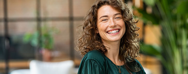 Woman smiling with crossed arms.